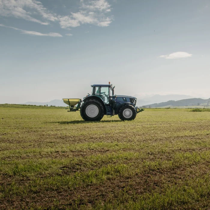 Equipamento agrícola John Deere conectado à Starlink.